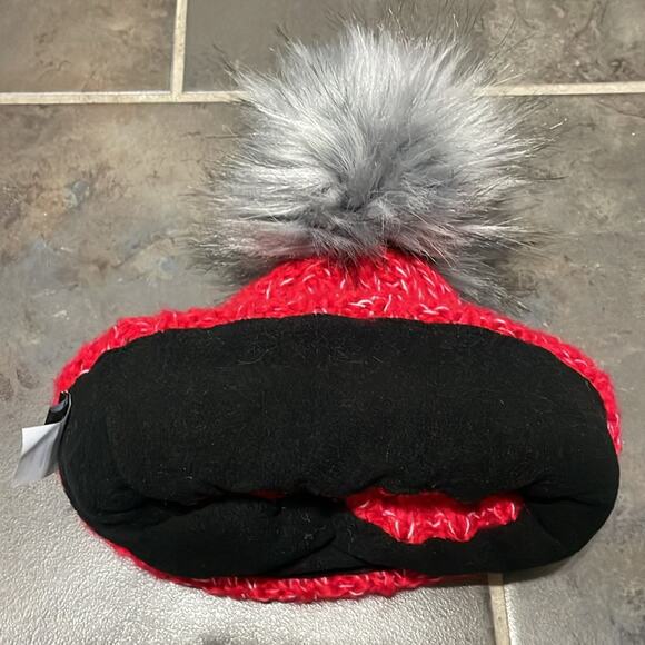 Kyi Kyi Red Faux Fur Pom Pom Beanie Hat New - Picture 3 of 5